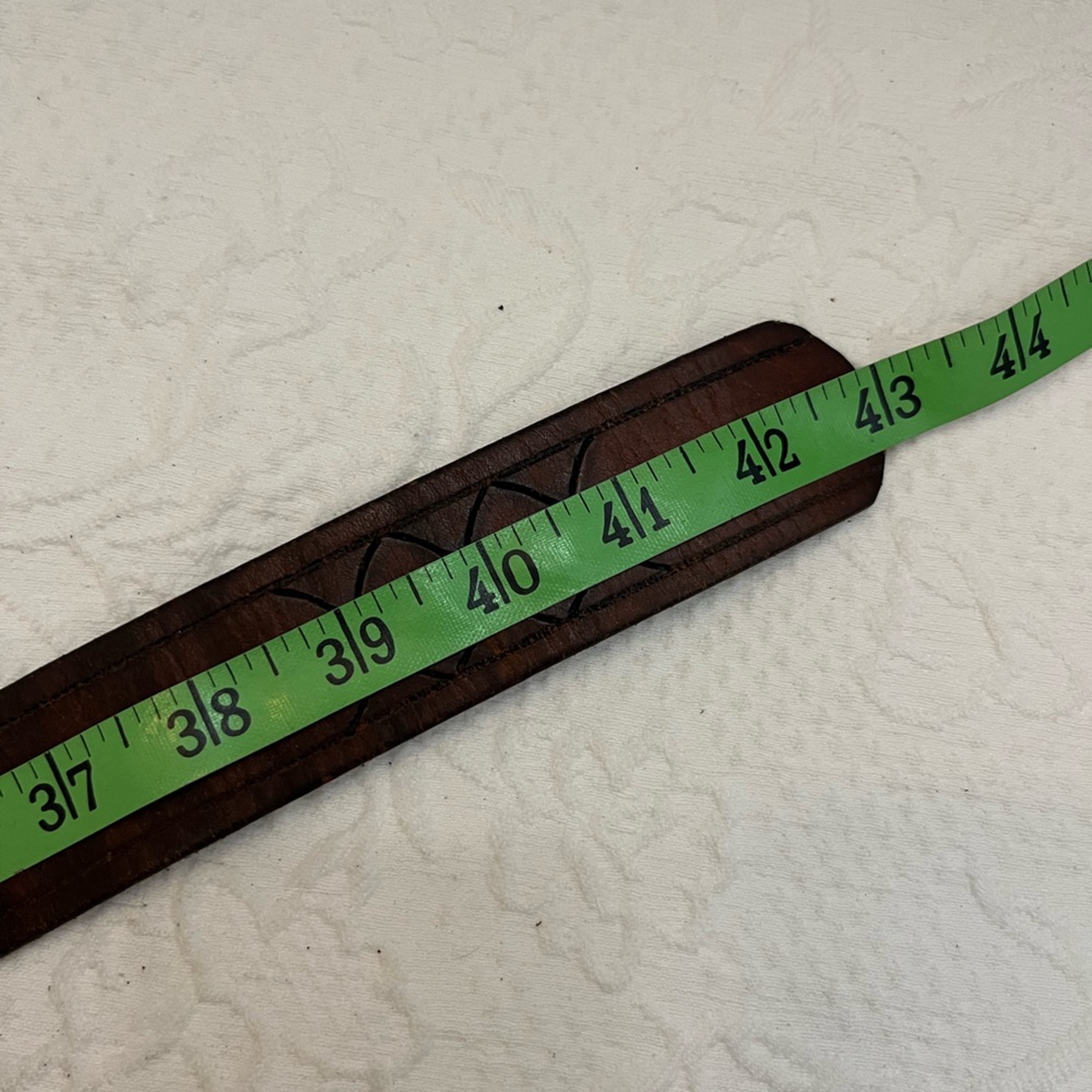 Vintage brown leather belt engraved C accent buckle - Picture 9 of 9